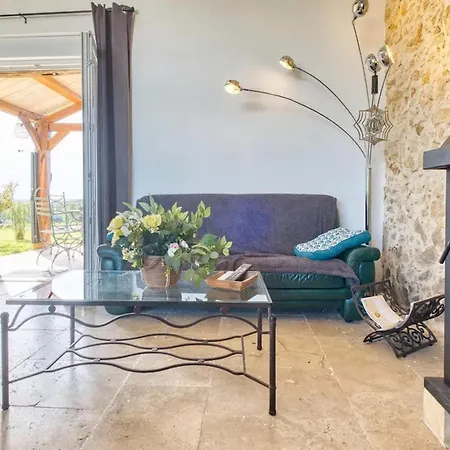 Maison Confortable A Avec Jardin Et Terrasse Holiday home